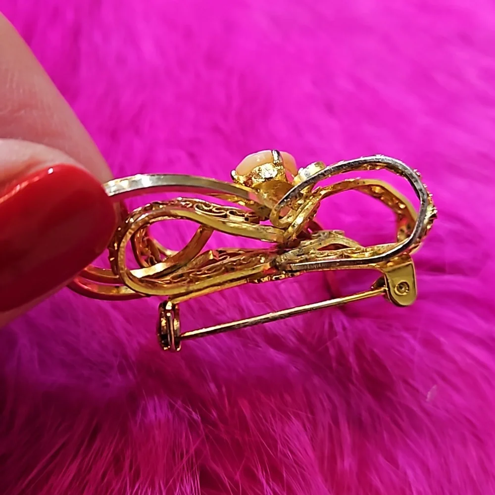 UNIQUE CAMEO‎ CENTER GOLD FILIGREE FLOWER BROOCH
